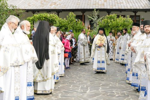 Sobor de ierarhi la hramul Mănăstirii Sihăstria Poza 305269