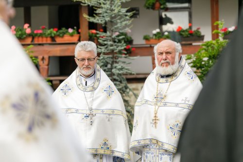 Sobor de ierarhi la hramul Mănăstirii Sihăstria Poza 305270