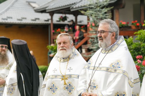 Sobor de ierarhi la hramul Mănăstirii Sihăstria Poza 305271