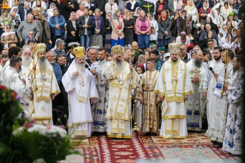 Sobor de ierarhi la hramul Mănăstirii Sihăstria Poza 305281