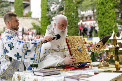 Sobor de ierarhi la hramul Mănăstirii Sihăstria Poza 305284