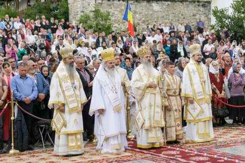 Sobor de ierarhi la hramul Mănăstirii Sihăstria Poza 305291