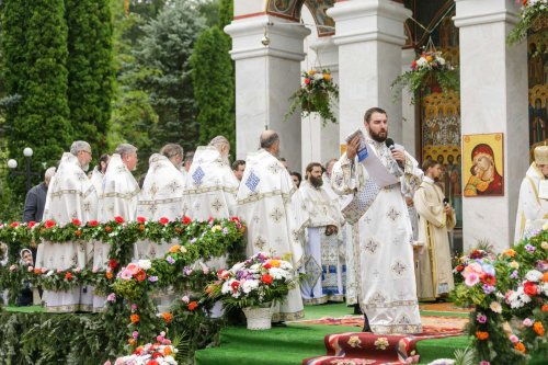 Sobor de ierarhi la hramul Mănăstirii Sihăstria Poza 305303