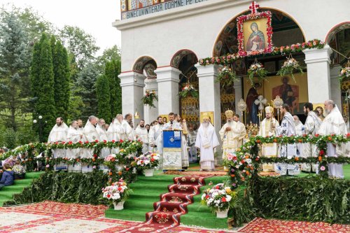 Sobor de ierarhi la hramul Mănăstirii Sihăstria Poza 305312