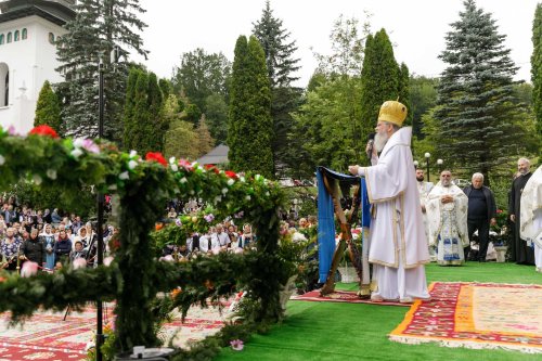 Sobor de ierarhi la hramul Mănăstirii Sihăstria Poza 305316