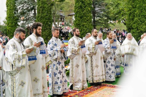 Sobor de ierarhi la hramul Mănăstirii Sihăstria Poza 305318