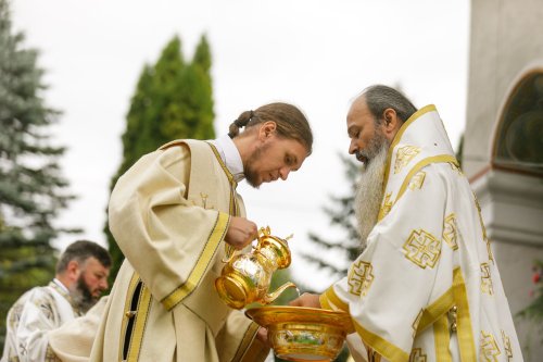 Sobor de ierarhi la hramul Mănăstirii Sihăstria Poza 305319