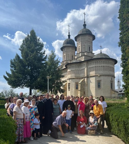 Pelerinaj în cinstea Sfintei Cuvioase Parascheva Poza 305412