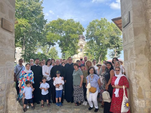 Pelerinaj în cinstea Sfintei Cuvioase Parascheva Poza 305413