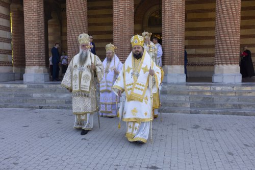 Arhiepiscopia Târgoviștei și-a cinstit ocrotitorul spiritual Poza 305575