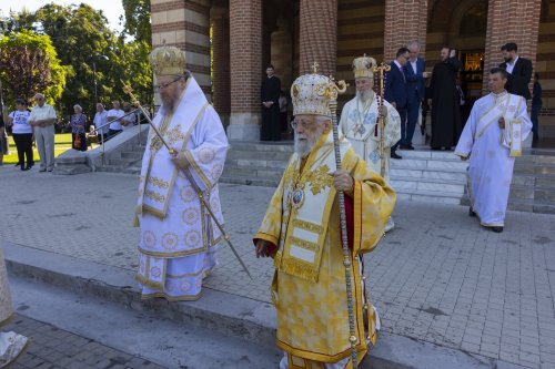 Arhiepiscopia Târgoviștei și-a cinstit ocrotitorul spiritual Poza 305576