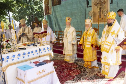 Arhiepiscopia Târgoviștei și-a cinstit ocrotitorul spiritual Poza 305592