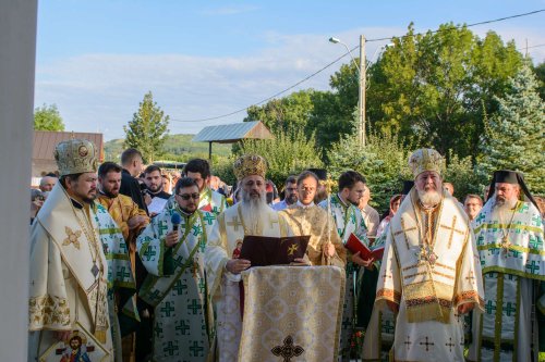 Biserica Schitului Băiceni a primit haina cea nouă a sfințirii Poza 305615