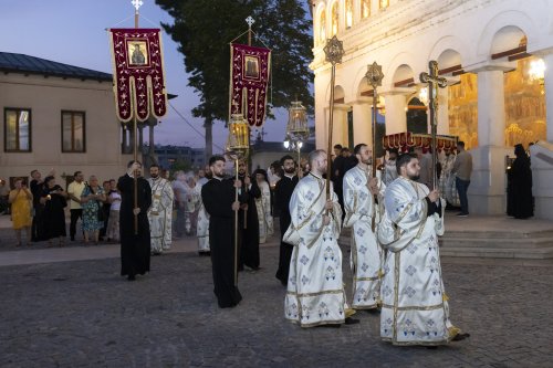 Prohodul Maicii Domnului la Catedrala Patriarhală Poza 305929