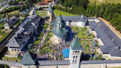 Praznicul Adormirii Maicii Domnului la Mănăstirea Putna Poza 306188