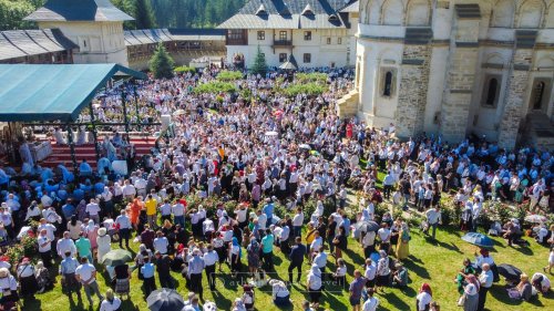 Praznicul Adormirii Maicii Domnului la Mănăstirea Putna Poza 306190