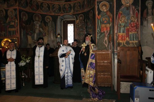 Prăznuire cu fast liturgic la Mănăstirea Tismana Poza 306165