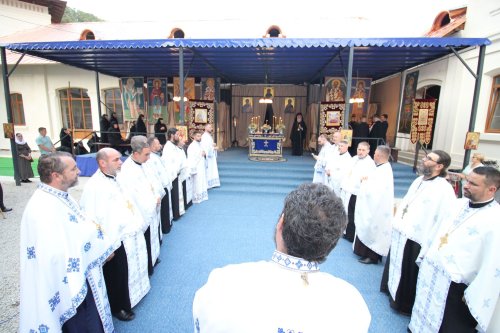 Prăznuire cu fast liturgic la Mănăstirea Tismana Poza 306166