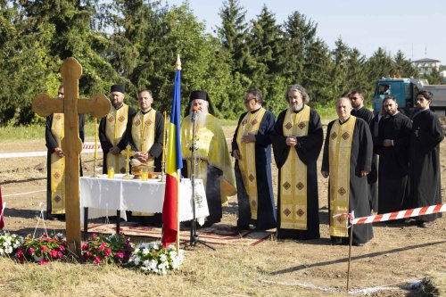 Început bun pentru noua biserică a Academiei de Poliție din București Poza 306408