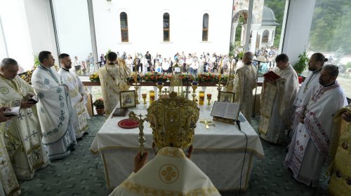 Liturghie arhierească la mănăstirea de la Turnu Roșu, județul Sibiu Poza 306371