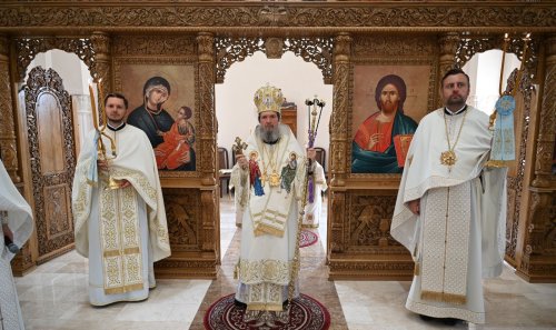 Dumnezeiască Liturghie în noua biserică a Parohiei Holod Poza 306511