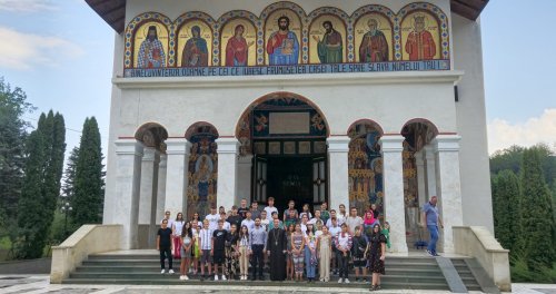 Excursie culturală în Bucovina pentru 50 de elevi buzoieni Poza 306538