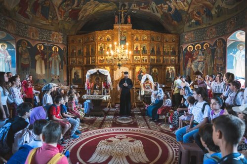 Creativitate, bucurie și educație religioasă la Școala de vară de la Slon Poza 306617