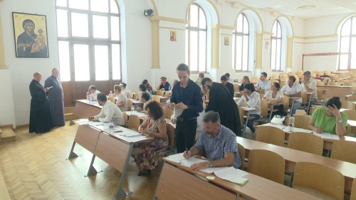 Perfecționare pentru profesorii de religie din Mitropolia Munteniei și Dobrogei Poza 306820