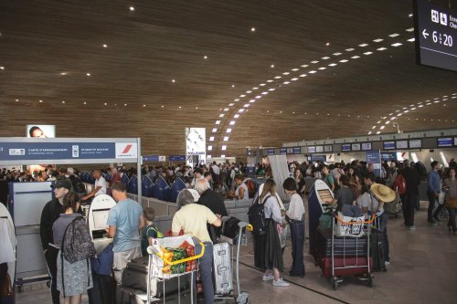 Reguli noi pentru transportul lichidelor în aeroporturile din UE Poza 306908