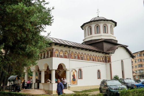 Slujire arhierească la hramul Parohiei „Sfântul Fanurie”-Grui Poza 306930