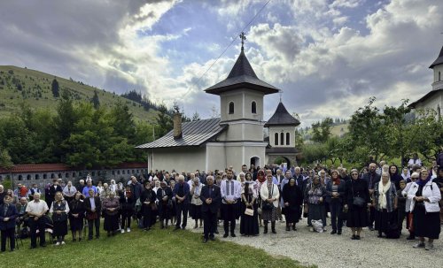 Sobor de ierarhi la sărbătoarea Mănăstirii Făgeţel Poza 307153