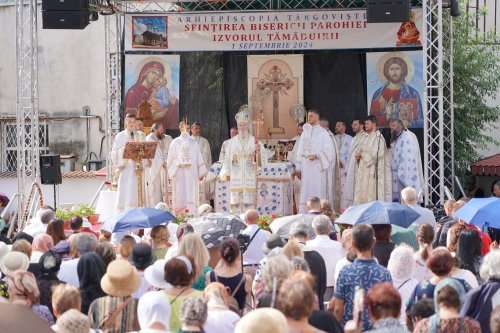 Biserica Parohiei „Izvorul Tămăduirii” din municipiul Târgoviște a fost sfințită Poza 307416