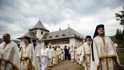 Bucurie împătrită la Sihăstria Râșcăi în ziua prăznuirii ocrotitorului său Poza 307386