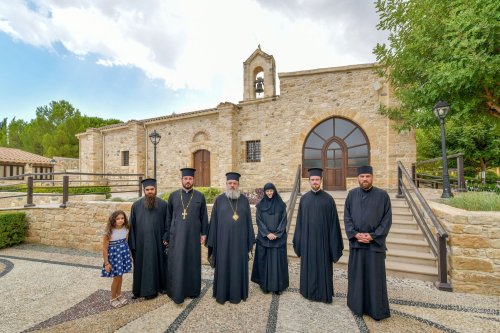 Primirea delegaţiei Patriarhiei Române la Reprezentanţa Patriarhiei Ierusalimului în Cipru Poza 307436