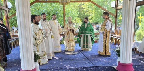 Liturghie arhierească la hramul Mănăstirii Arad-Gai Poza 307508