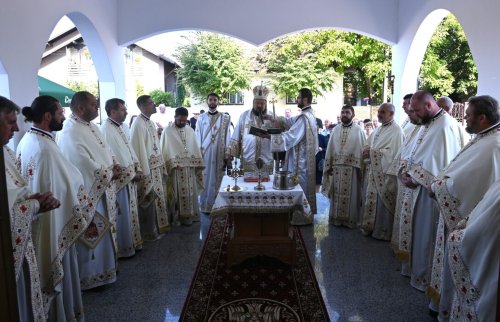 Resfințirea bisericii din Parohia Surduc, Episcopia Sălajului Poza 307491