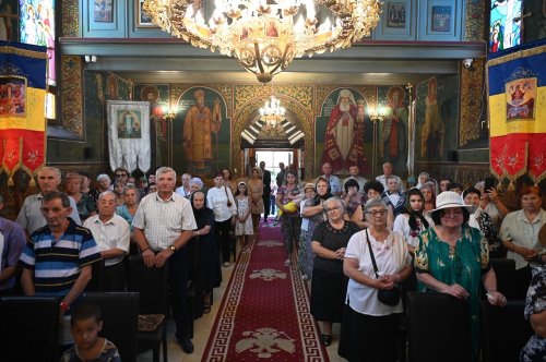 Slujire arhierească la Haieu, Episcopia Oradiei Poza 307485