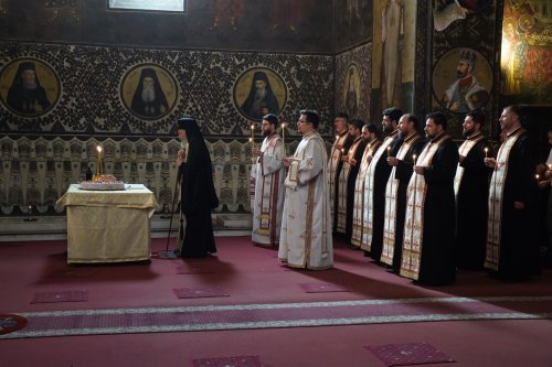 Slujbă de pomenire pentru Arhiepiscopul Antim Nica la Catedrala Arhiepiscopală din Galați Poza 307649