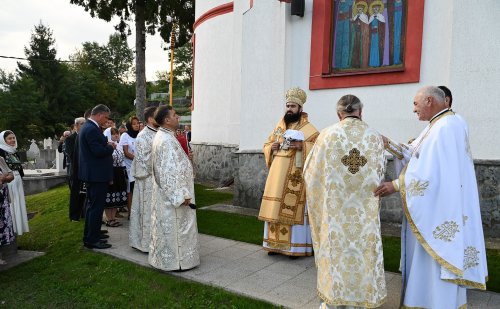 Slujiri arhiereşti în Episcopia Devei şi Hunedoarei Poza 307568