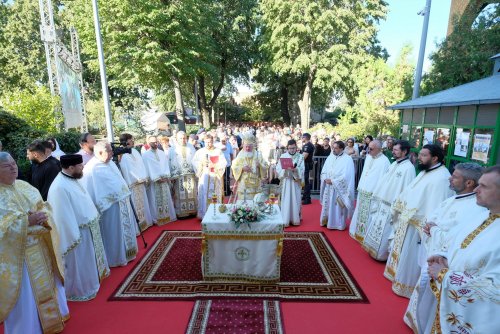 Veșmânt de har pentru biserica Sfântului Gheorghe din cartierul bucureștean Andronache Poza 307988