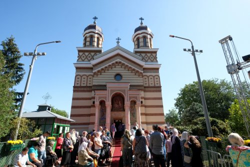 Veșmânt de har pentru biserica Sfântului Gheorghe din cartierul bucureștean Andronache Poza 308008