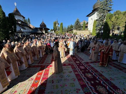 Episcopul Basarabiei de Sud, prezent la două mănăstiri nemțene Poza 308159