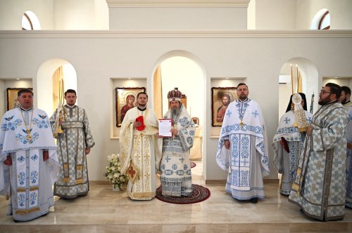 Prima Sfântă Liturghie pe Altarul bisericii noi din Parohia Vintere, Episcopia Oradiei Poza 308135