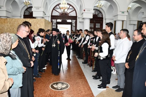 Binecuvântare pentru seminariştii din Caransebeş la început de an şcolar Poza 308221