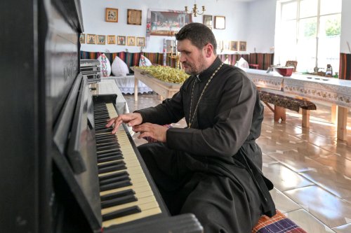 Biserica din Costuleni, laborator spiritual și cultural pentru elevi Poza 308361