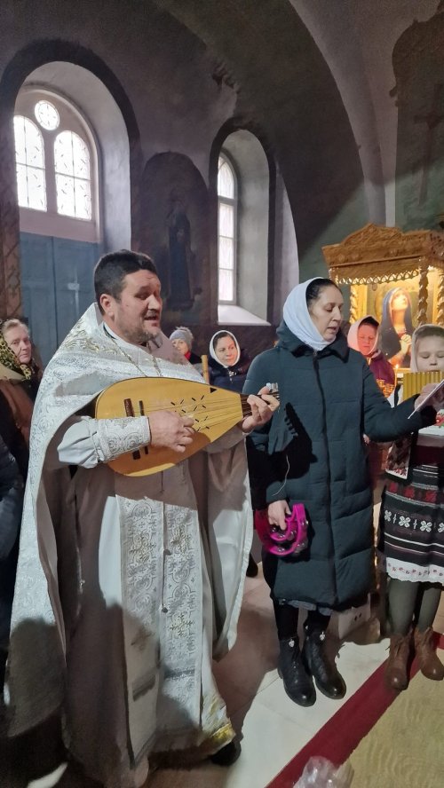 Biserica din Costuleni, laborator spiritual și cultural pentru elevi Poza 308371