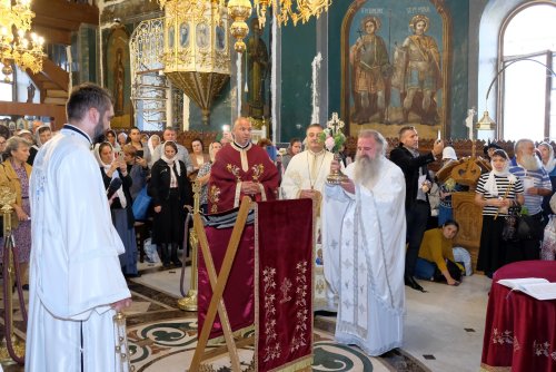 Zile de sărbătoare la Parohia „Sfântul Vasile cel Mare”-Victoria din București Poza 308511