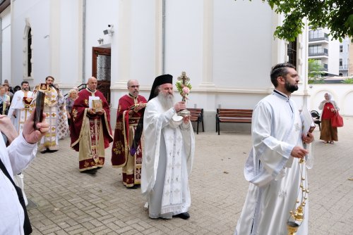 Zile de sărbătoare la Parohia „Sfântul Vasile cel Mare”-Victoria din București Poza 308516