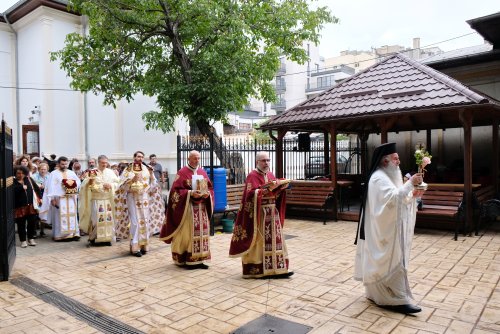 Zile de sărbătoare la Parohia „Sfântul Vasile cel Mare”-Victoria din București Poza 308517