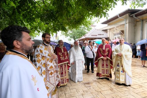 Zile de sărbătoare la Parohia „Sfântul Vasile cel Mare”-Victoria din București Poza 308521